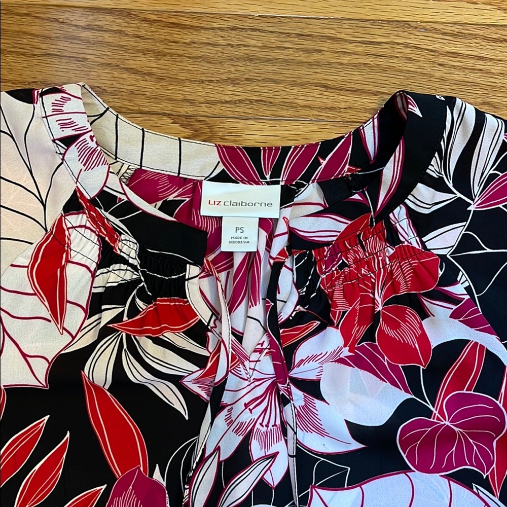 NWT Liz Claiborne Floral V Neck Blouse with Mandarin Collar - Picture 4 of 10